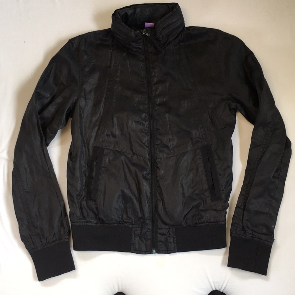 Black wind breaker